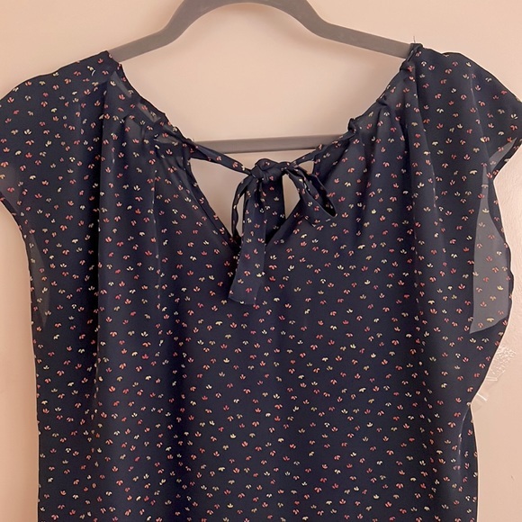 Lauren Conrad Navy Blue Pleated Neck Blouse. Size S - Picture 6 of 10